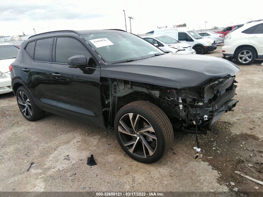 2022 VOLVO XC40 R-DESIGN YV4162UM2N2695912