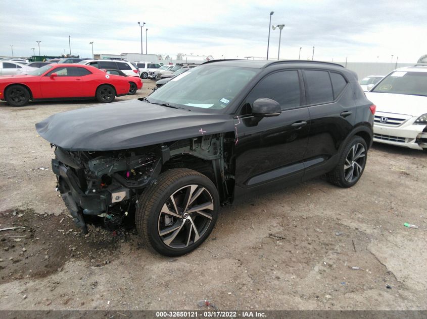 2022 VOLVO XC40 R-DESIGN YV4162UM2N2695912