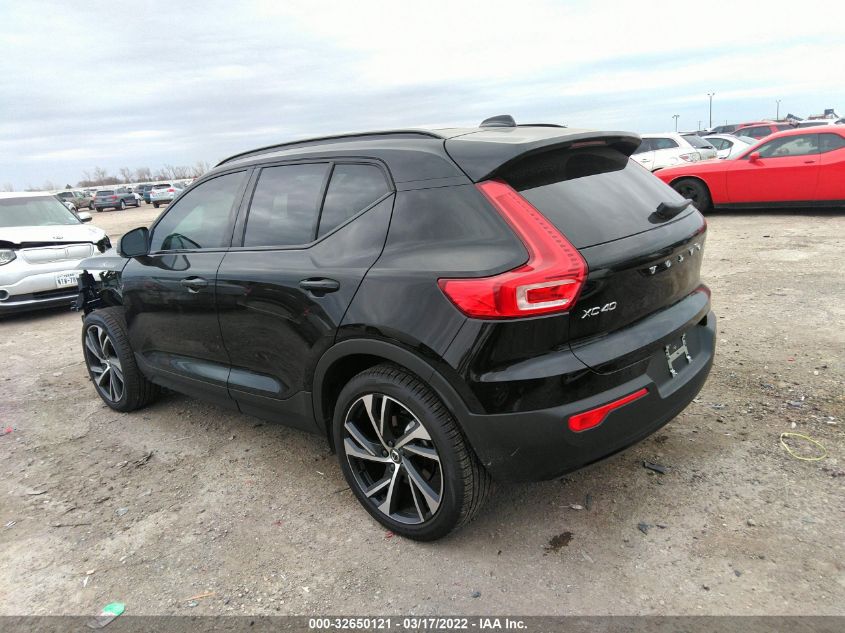 2022 VOLVO XC40 R-DESIGN YV4162UM2N2695912