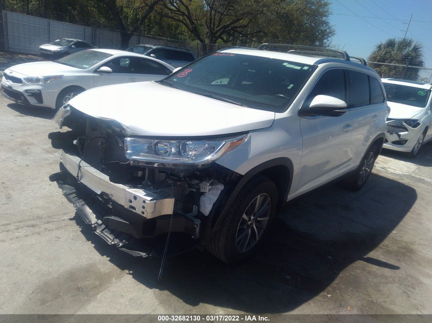2019 TOYOTA HIGHLANDER XLE VIN: 5TDKZRFH3KS571935