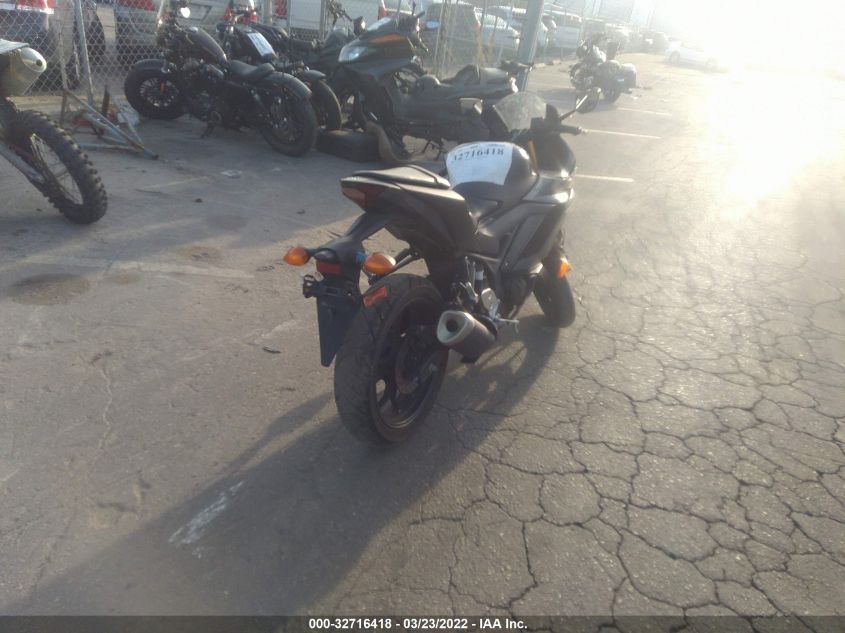2019 YAMAHA YZFR3 A MH3RH18Y7KK001235