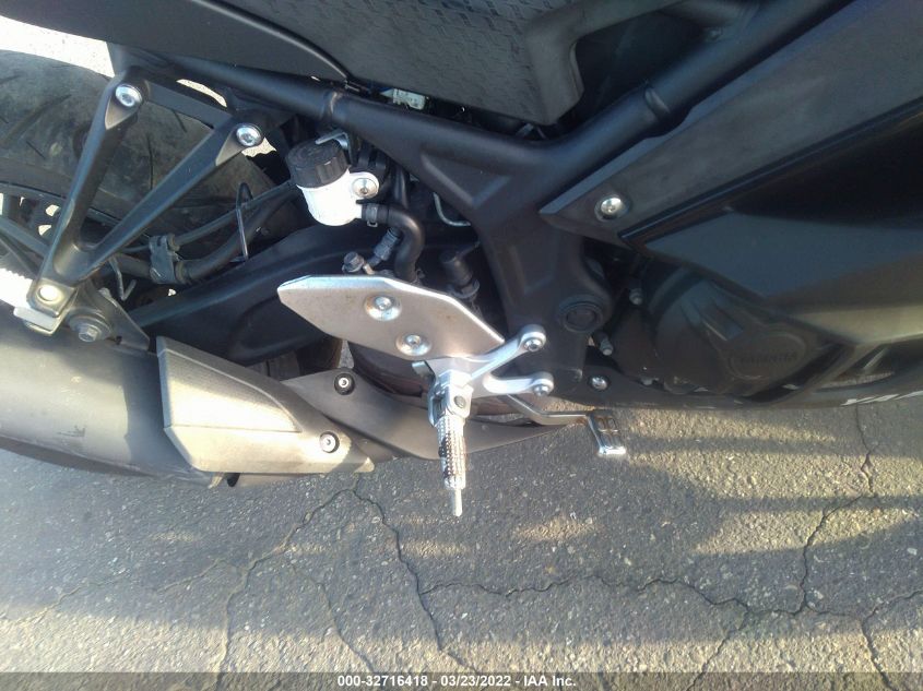 2019 YAMAHA YZFR3 A MH3RH18Y7KK001235