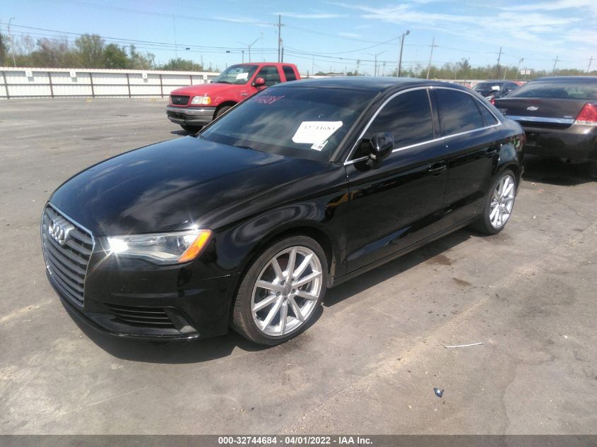 VIN WAUACGFF5F1083943 2015 AUDI A3 no.2