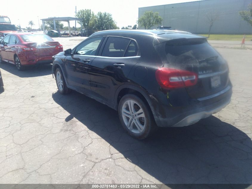 2019 MERCEDES-BENZ GLA WDCTG4GB8KU009218