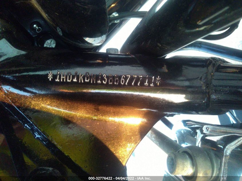2011 HARLEY-DAVIDSON FLHX 1HD1KBM13BB677711