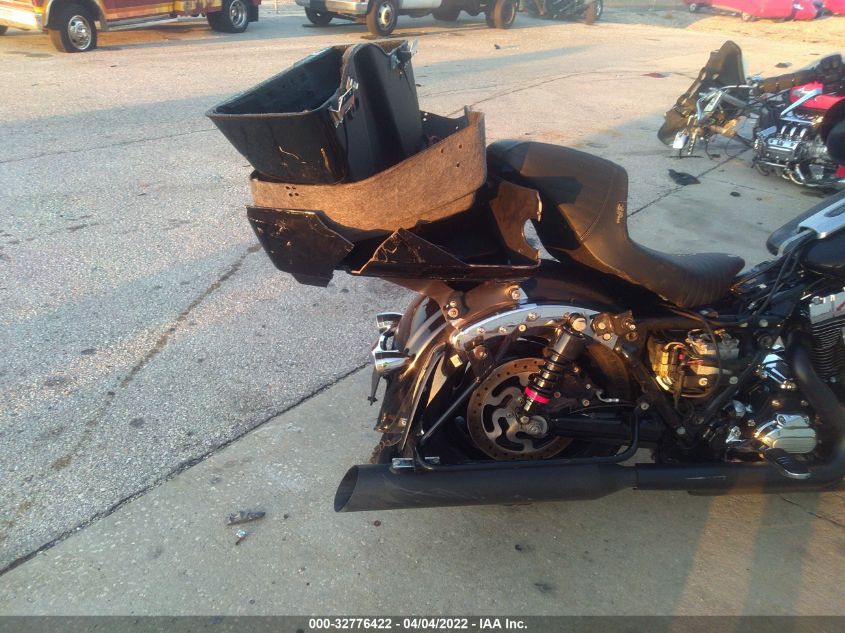 2011 HARLEY-DAVIDSON FLHX 1HD1KBM13BB677711