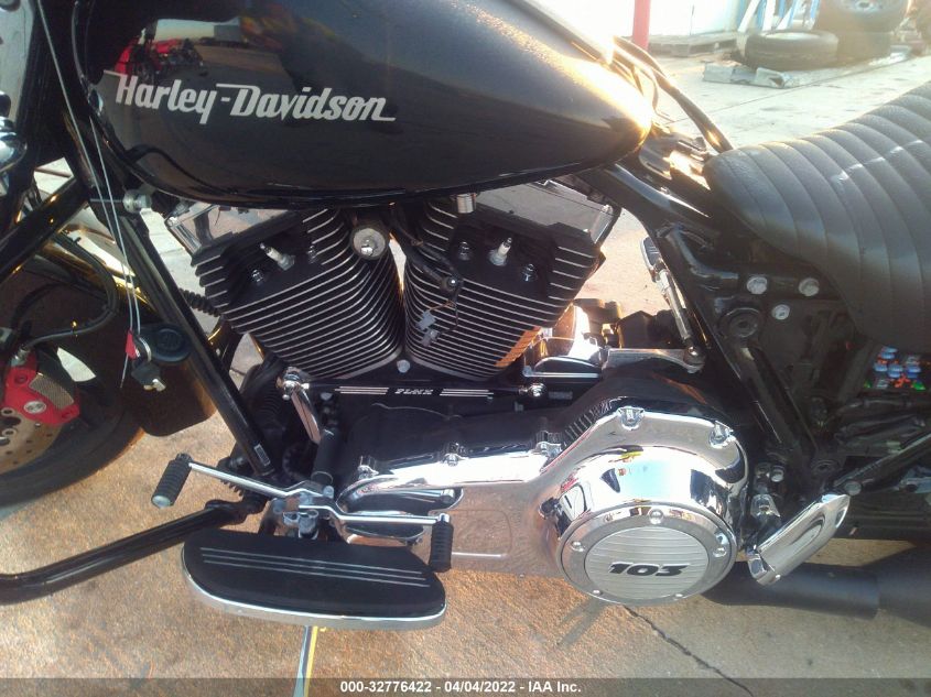 2011 HARLEY-DAVIDSON FLHX 1HD1KBM13BB677711