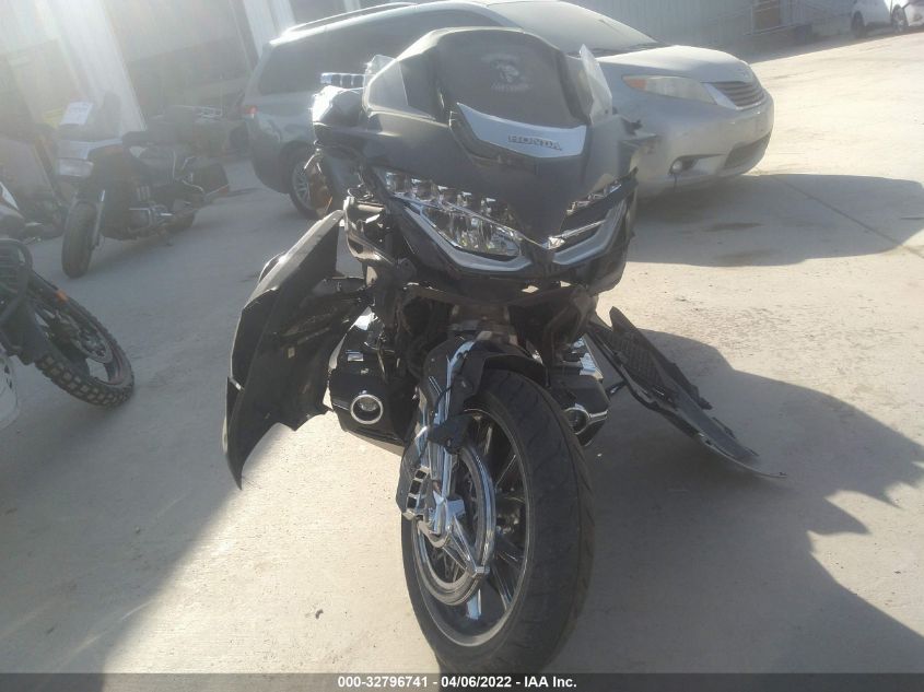 2019 HONDA GL1800 D JH2SC7956KK100674
