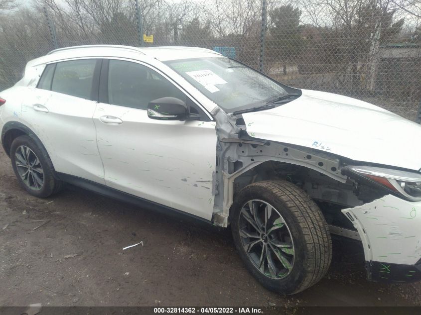 2018 INFINITI QX30 LUXURY SJKCH5CR6JA055395