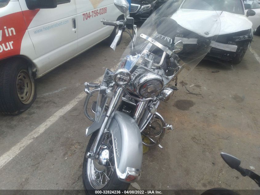 2011 HARLEY-DAVIDSON FLSTC 1HD1BW515BB048196