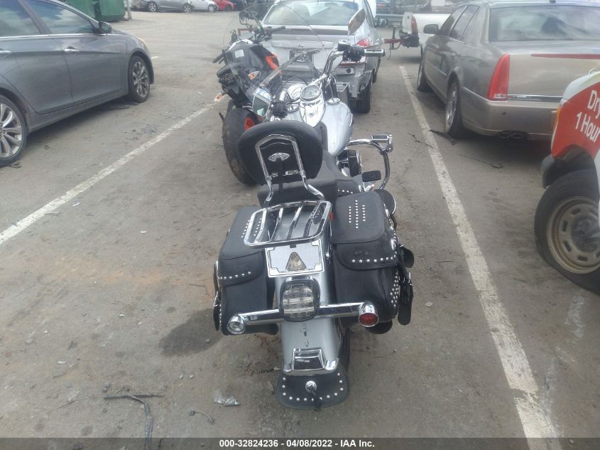 2011 HARLEY-DAVIDSON FLSTC 1HD1BW515BB048196