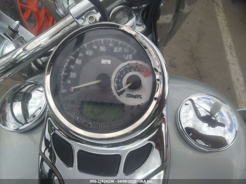 2011 HARLEY-DAVIDSON FLSTC 1HD1BW515BB048196