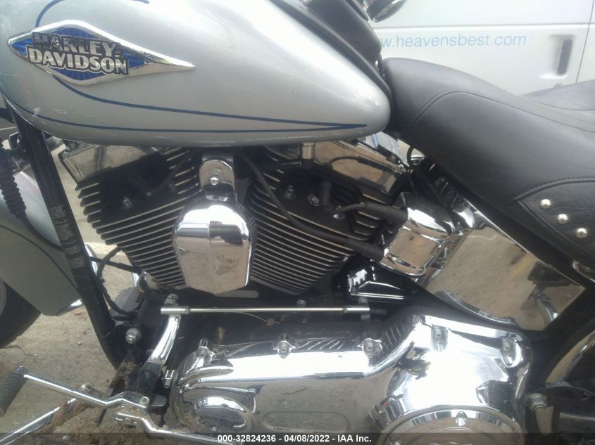 2011 HARLEY-DAVIDSON FLSTC 1HD1BW515BB048196