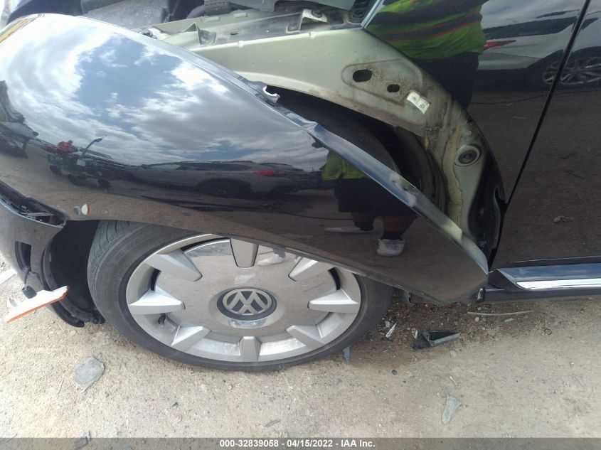 2018 VOLKSWAGEN BEETLE SE 3VWJD7AT1JM713365