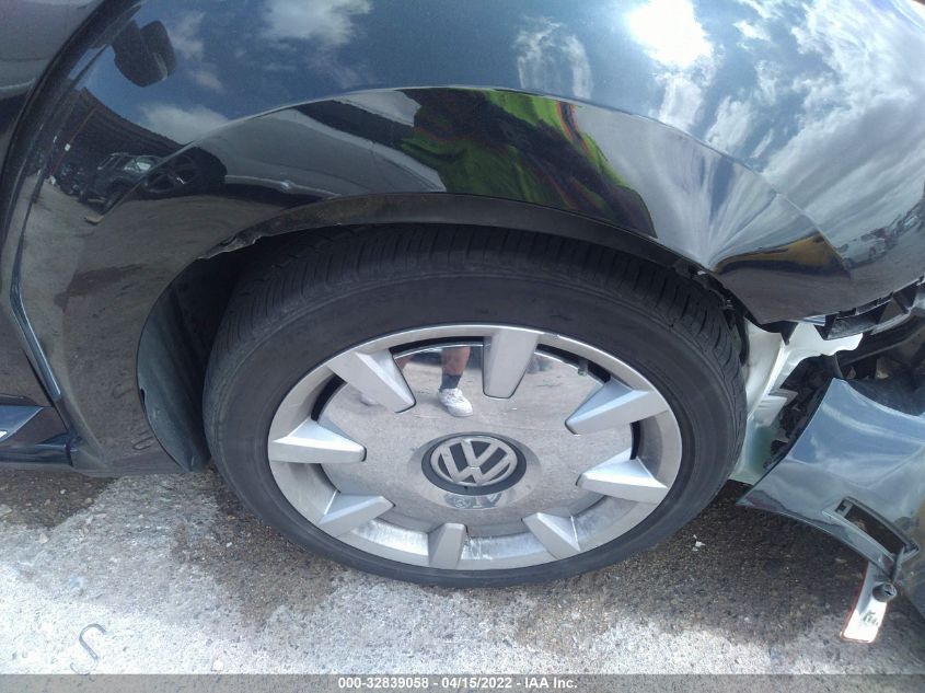 2018 VOLKSWAGEN BEETLE SE 3VWJD7AT1JM713365