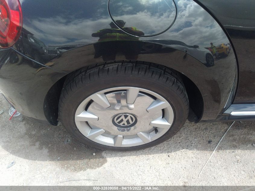 2018 VOLKSWAGEN BEETLE SE 3VWJD7AT1JM713365