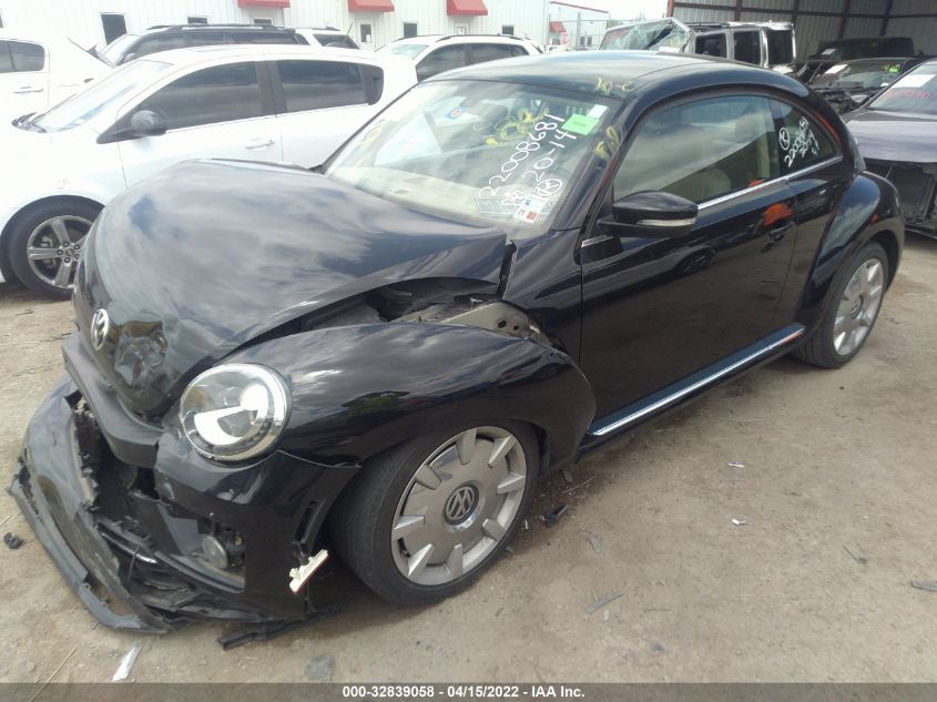2018 VOLKSWAGEN BEETLE SE 3VWJD7AT1JM713365