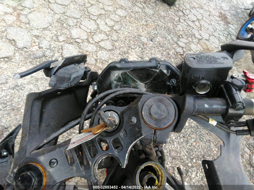 2019 YAMAHA YZFR3 MH3RH17Y2KK001726