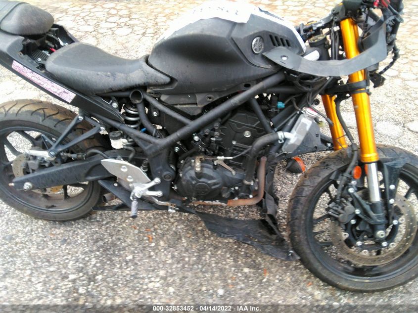 2019 YAMAHA YZFR3 MH3RH17Y2KK001726