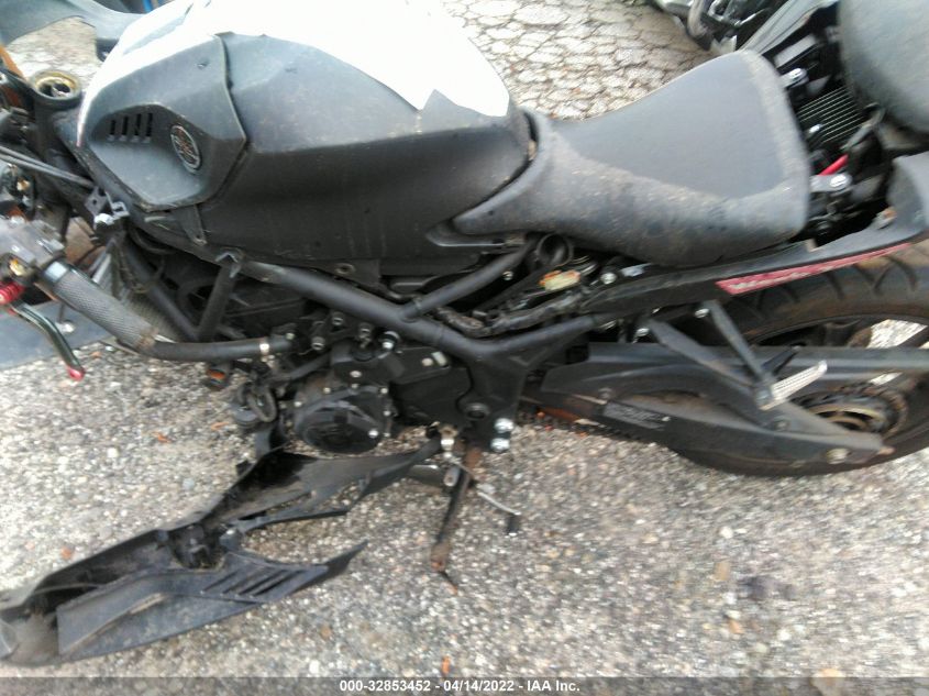 2019 YAMAHA YZFR3 MH3RH17Y2KK001726