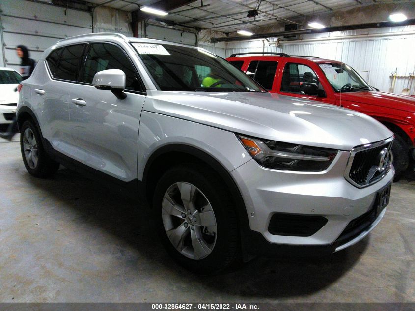 2019 VOLVO XC40 MOMENTUM YV4162UKXK2136943