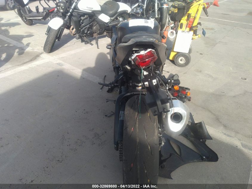 2022 SUZUKI GSX-R1000 JS1DM11F1N7100034