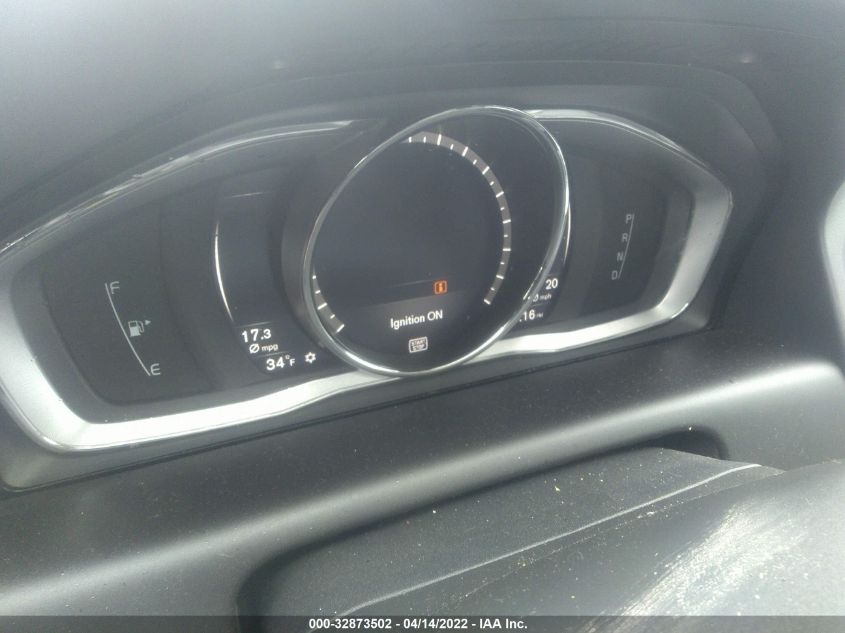 2017 VOLVO XC60 DYNAMIC YV449MRR9H2111840