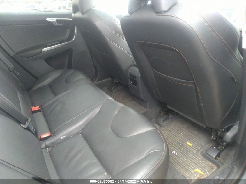 2017 VOLVO XC60 DYNAMIC YV449MRR9H2111840