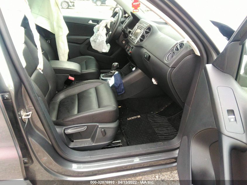 2013 VOLKSWAGEN TIGUAN SE W/SUNROOF & NAV WVGAV3AX0DW613253