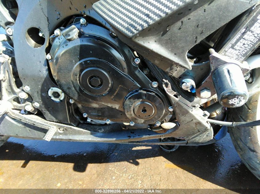 2016 SUZUKI GSX-R750 JS1GR7MA2G2100190