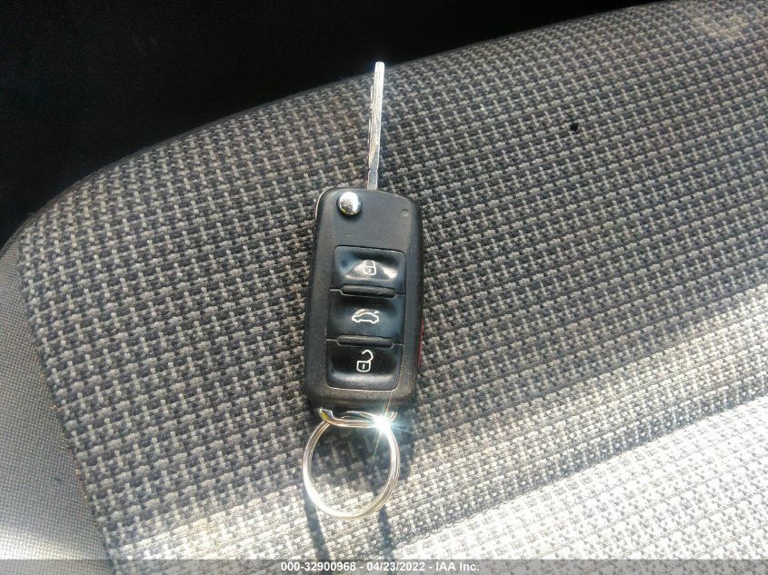 2018 VOLKSWAGEN BEETLE S/COAST 3VWFD7AT3JM702454