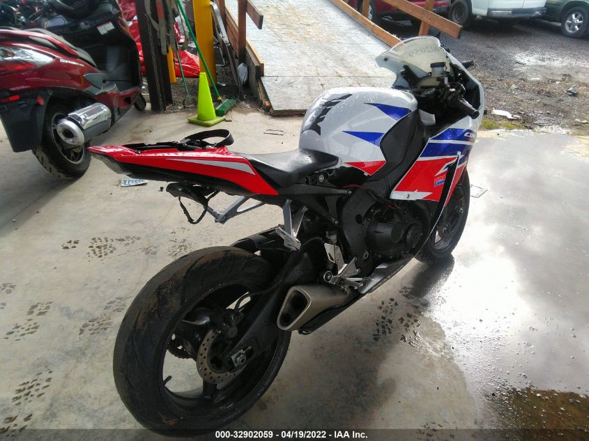 2015 HONDA CBR1000 RR JH2SC5905FK700102