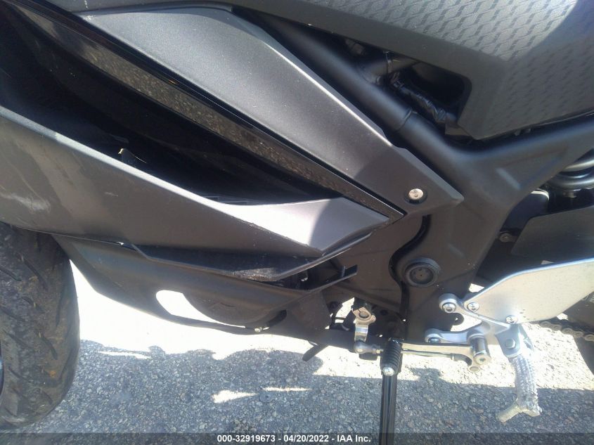 2020 YAMAHA YZFR3 A MH3RH18Y0LK004365