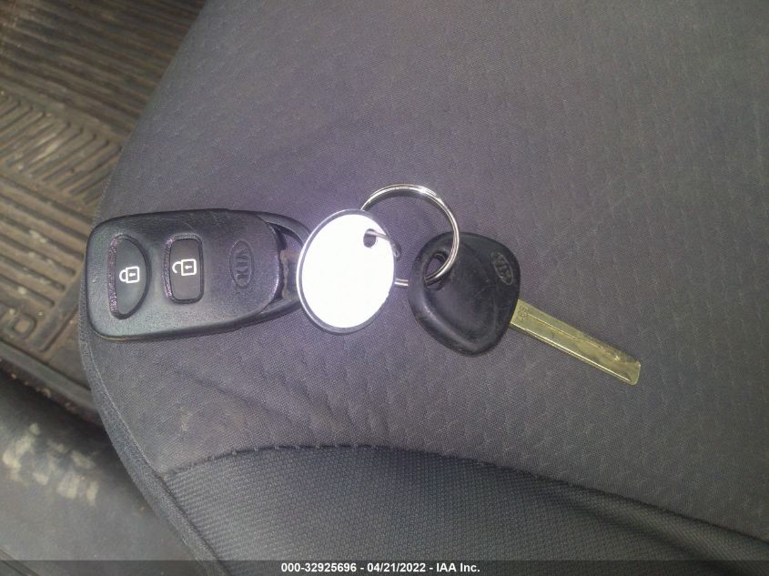 2013 KIA SORENTO LX 5XYKT3A61DG418636