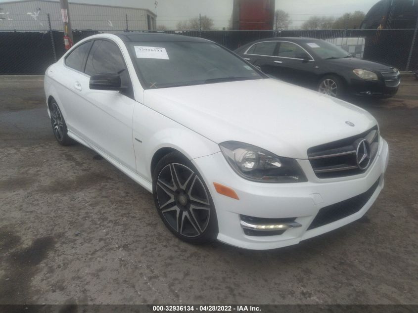 2014 MERCEDES-BENZ C 250 - WDDGJ4HB7EG206364