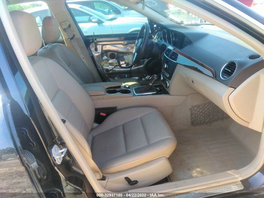 2014 MERCEDES-BENZ C-CLASS C 250 LUXURY WDDGF4HBXEG232913