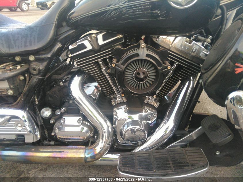 2010 HARLEY-DAVIDSON FLHRC 1HD1FR438AB615749