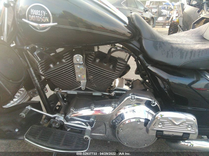 2010 HARLEY-DAVIDSON FLHRC 1HD1FR438AB615749