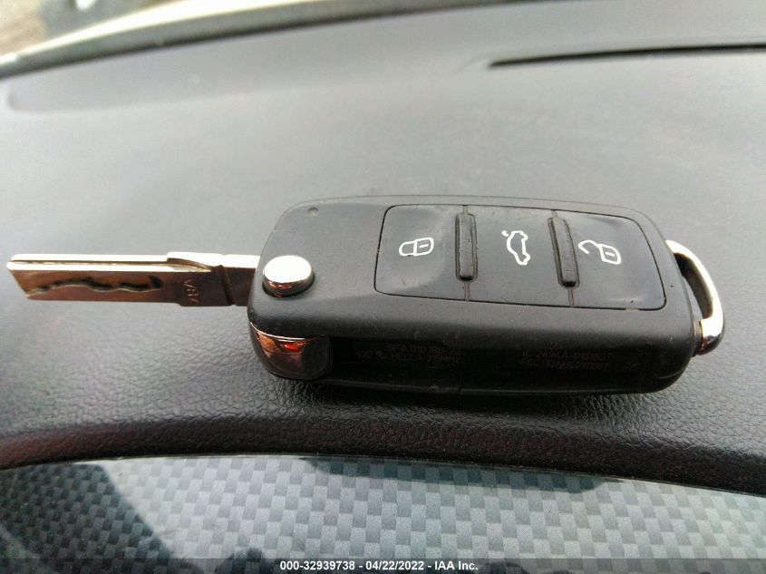 2013 VOLKSWAGEN BEETLE COUPE 2.0T TURBO 3VW4A7AT2DM657401