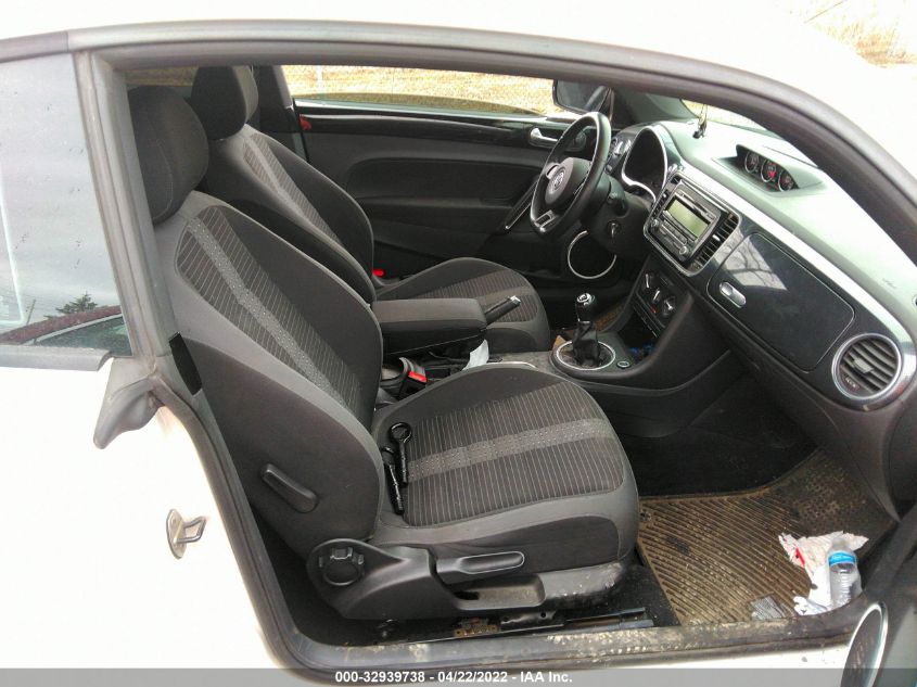 2013 VOLKSWAGEN BEETLE COUPE 2.0T TURBO 3VW4A7AT2DM657401