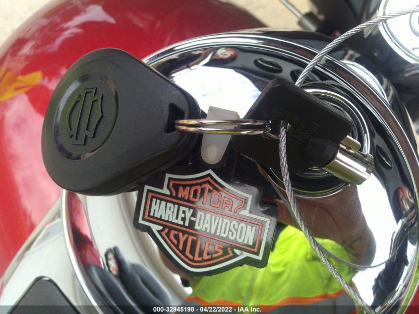 2018 HARLEY-DAVIDSON FLHTCUTG TRI GLIDE ULTRA 1HD1MAD17JB856370