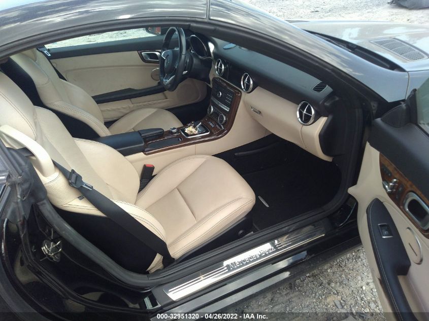 2017 MERCEDES-BENZ SLC SLC 300 WDDPK3JA4HF132226
