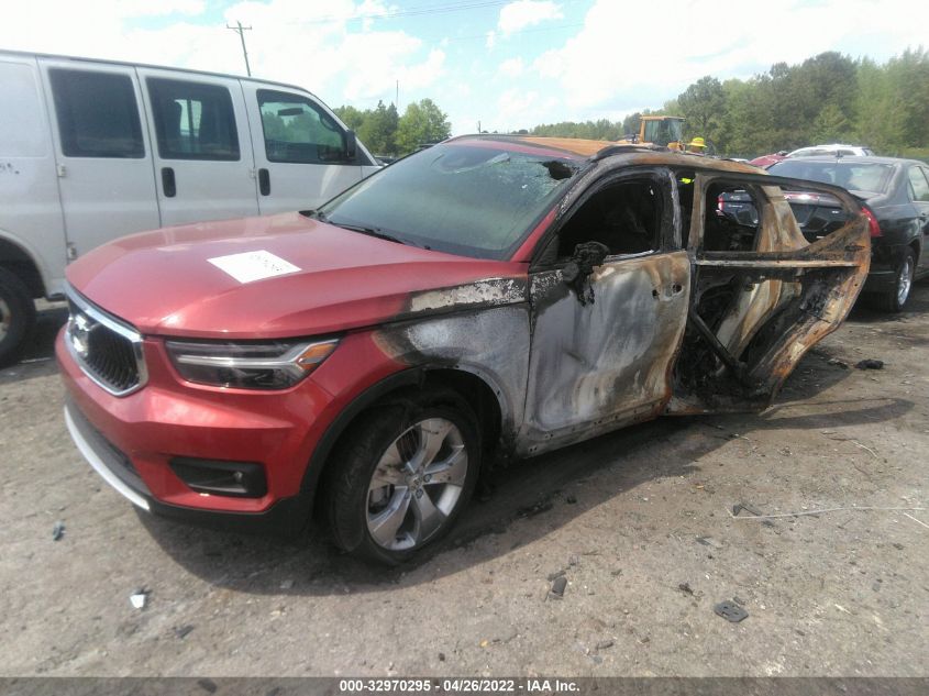 2022 VOLVO XC40 MOMENTUM YV4162UK5N2747158