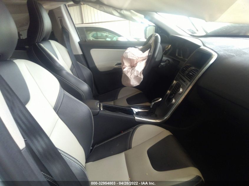 2017 VOLVO XC60 DYNAMIC YV440MDR3H2200059
