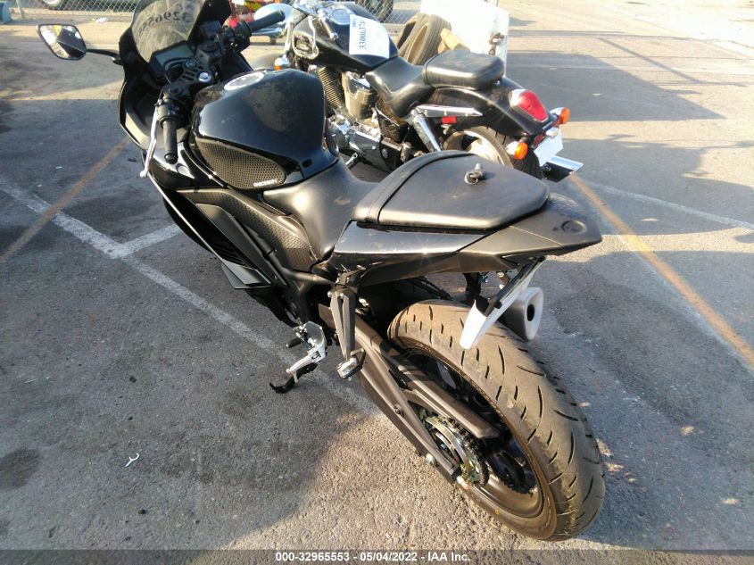 2022 YAMAHA YZFR3 A MH3RH18Y3NK008381