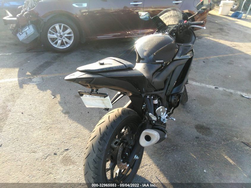 2022 YAMAHA YZFR3 A MH3RH18Y3NK008381