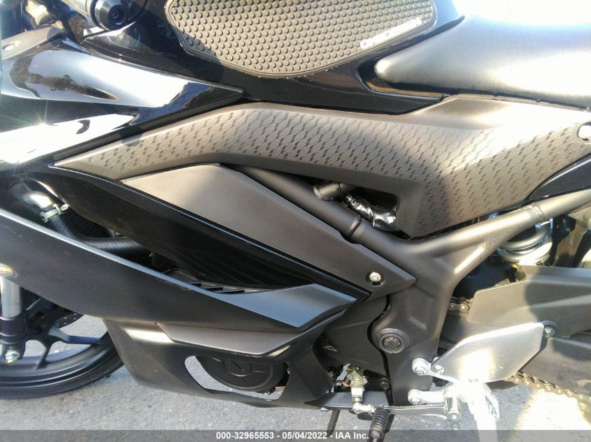 2022 YAMAHA YZFR3 A MH3RH18Y3NK008381