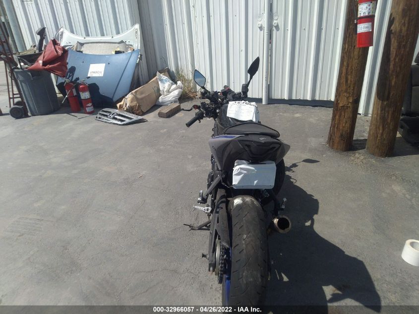 2021 YAMAHA YZFR3 A MH3RH18Y0MK006926