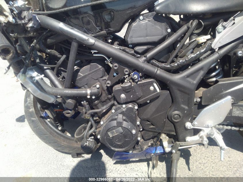 2021 YAMAHA YZFR3 A MH3RH18Y0MK006926