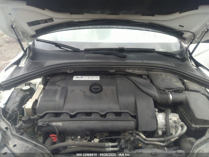 2016 VOLVO XC60 T6 YV4902RK5G2788552